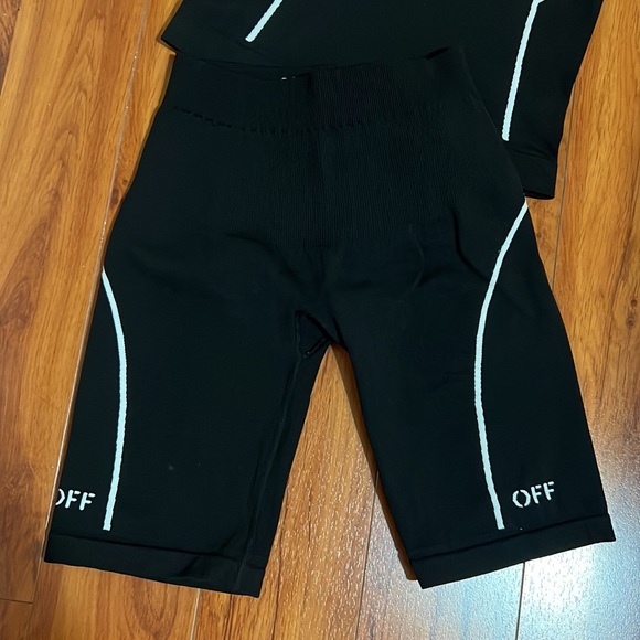 Off-White set - Picture 2 of 4